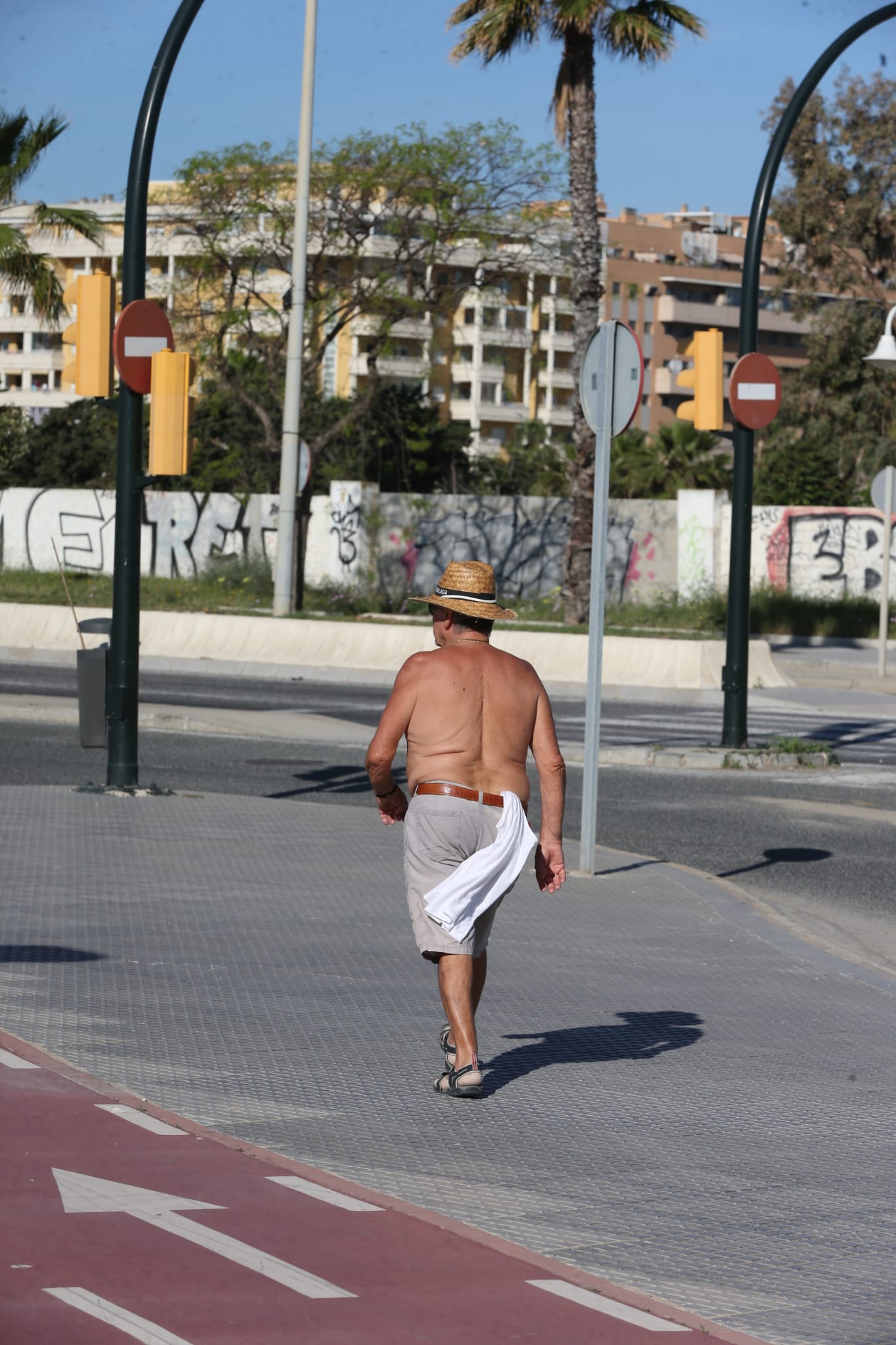 El inicio del desconfinamiento deja imágenes que no se veían en las calles desde hacía al menos 48 días
