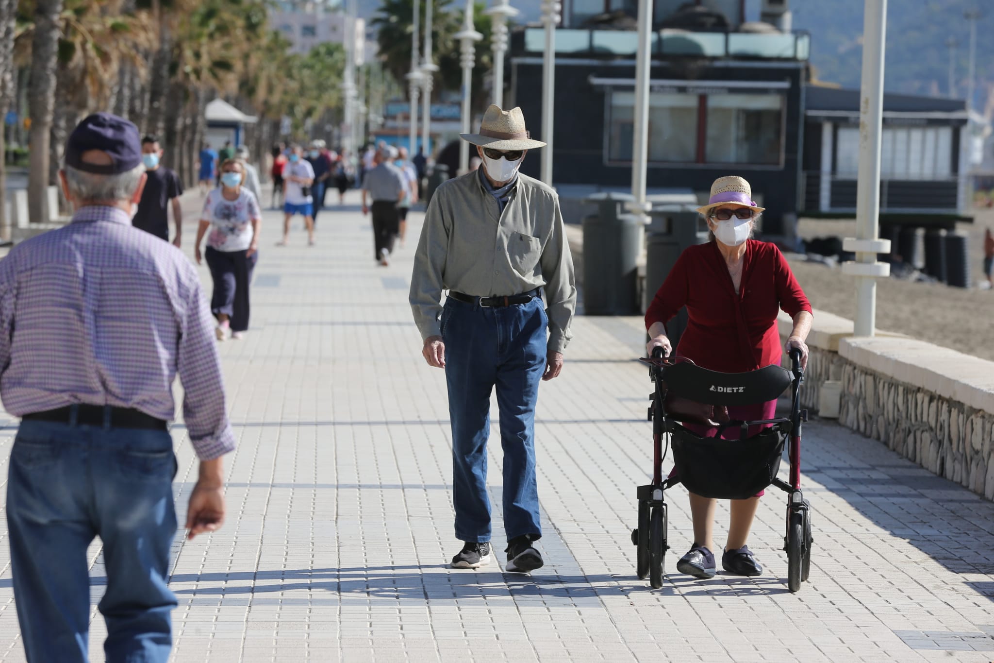 El inicio del desconfinamiento deja imágenes que no se veían en las calles desde hacía al menos 48 días