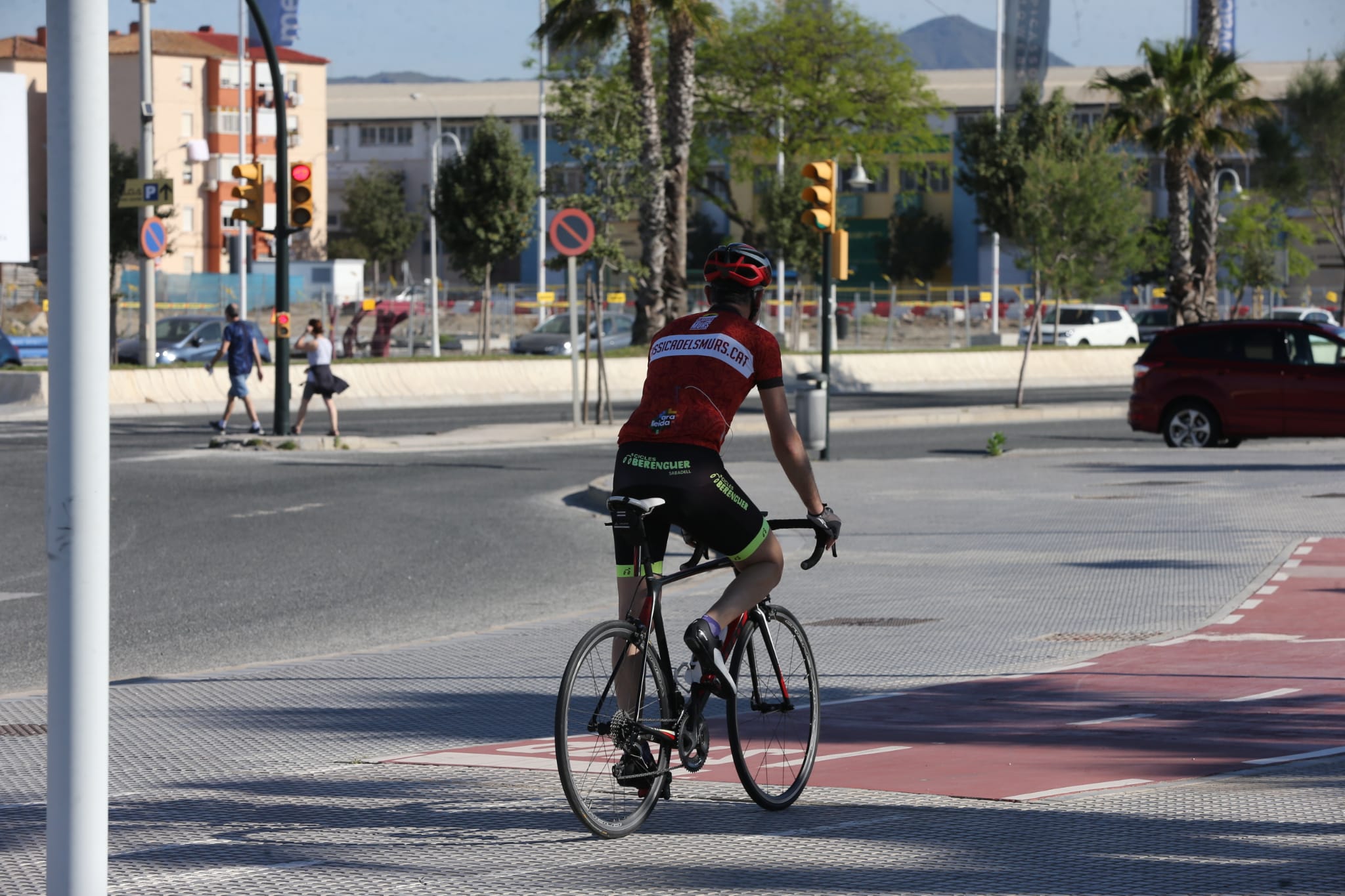 El inicio del desconfinamiento deja imágenes que no se veían en las calles desde hacía al menos 48 días