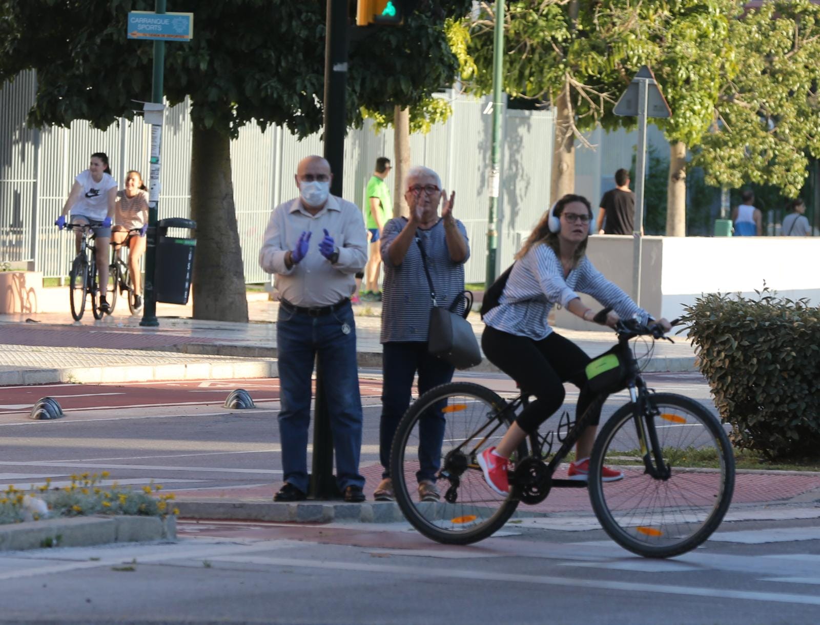 El inicio del desconfinamiento deja imágenes que no se veían en las calles desde hacía al menos 48 días