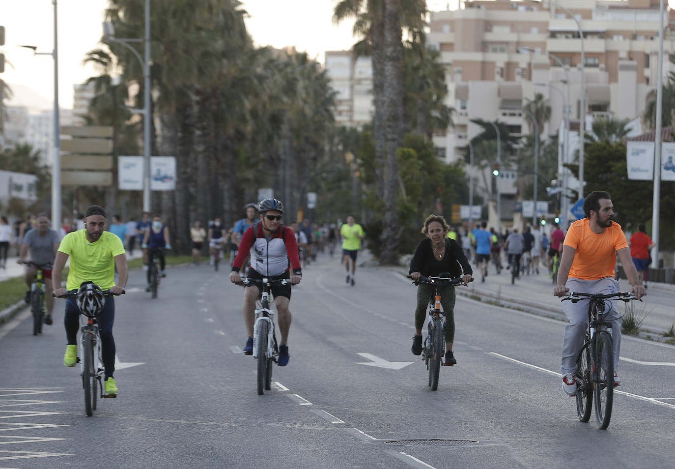 El inicio del desconfinamiento deja imágenes que no se veían en las calles desde hacía al menos 48 días
