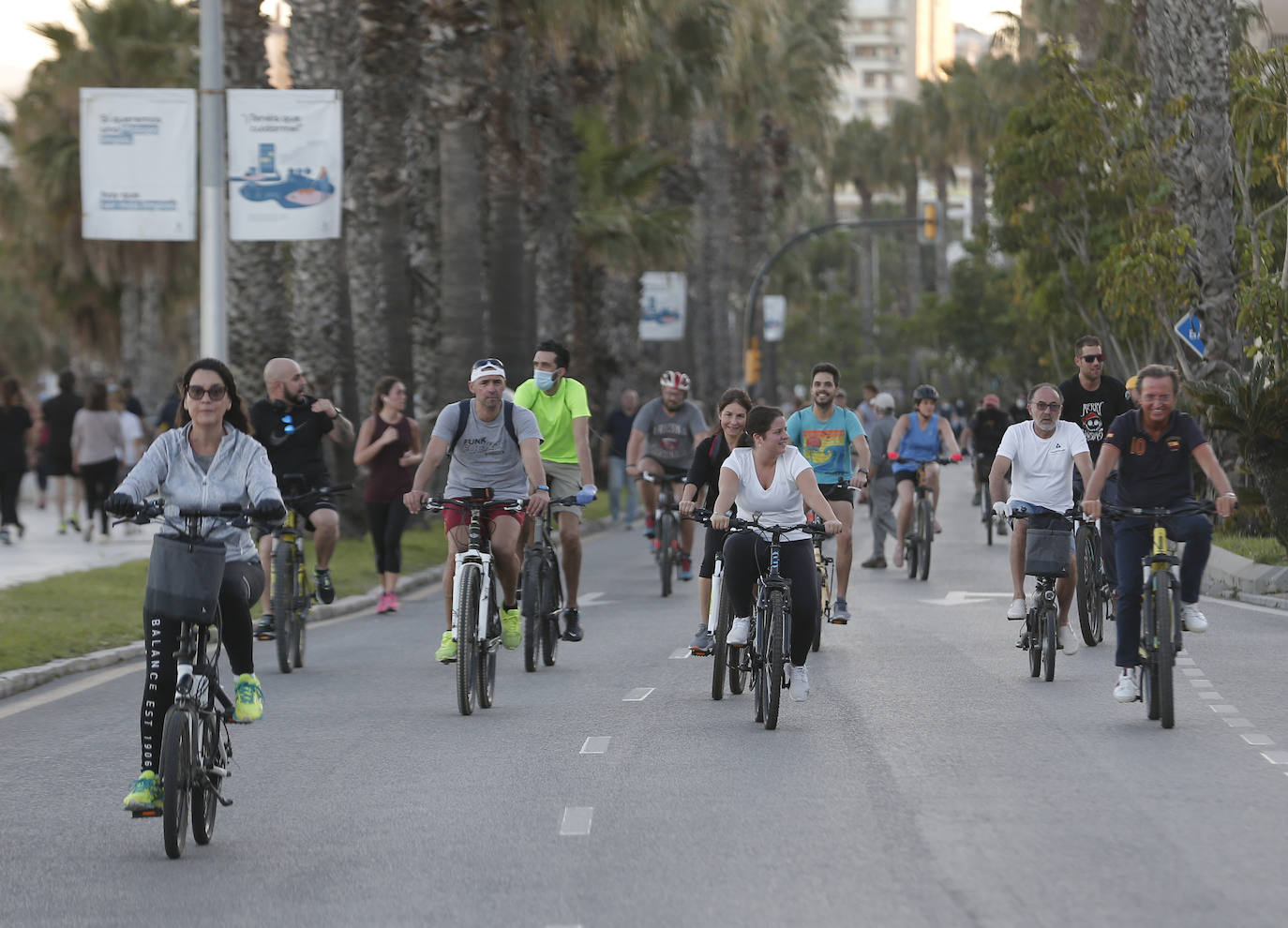 El inicio del desconfinamiento deja imágenes que no se veían en las calles desde hacía al menos 48 días