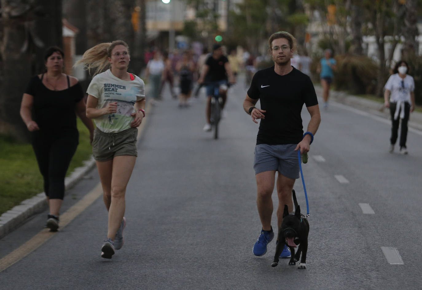El inicio del desconfinamiento deja imágenes que no se veían en las calles desde hacía al menos 48 días