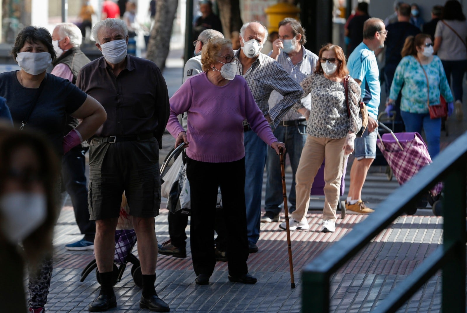 El inicio del desconfinamiento deja imágenes que no se veían en las calles desde hacía al menos 48 días