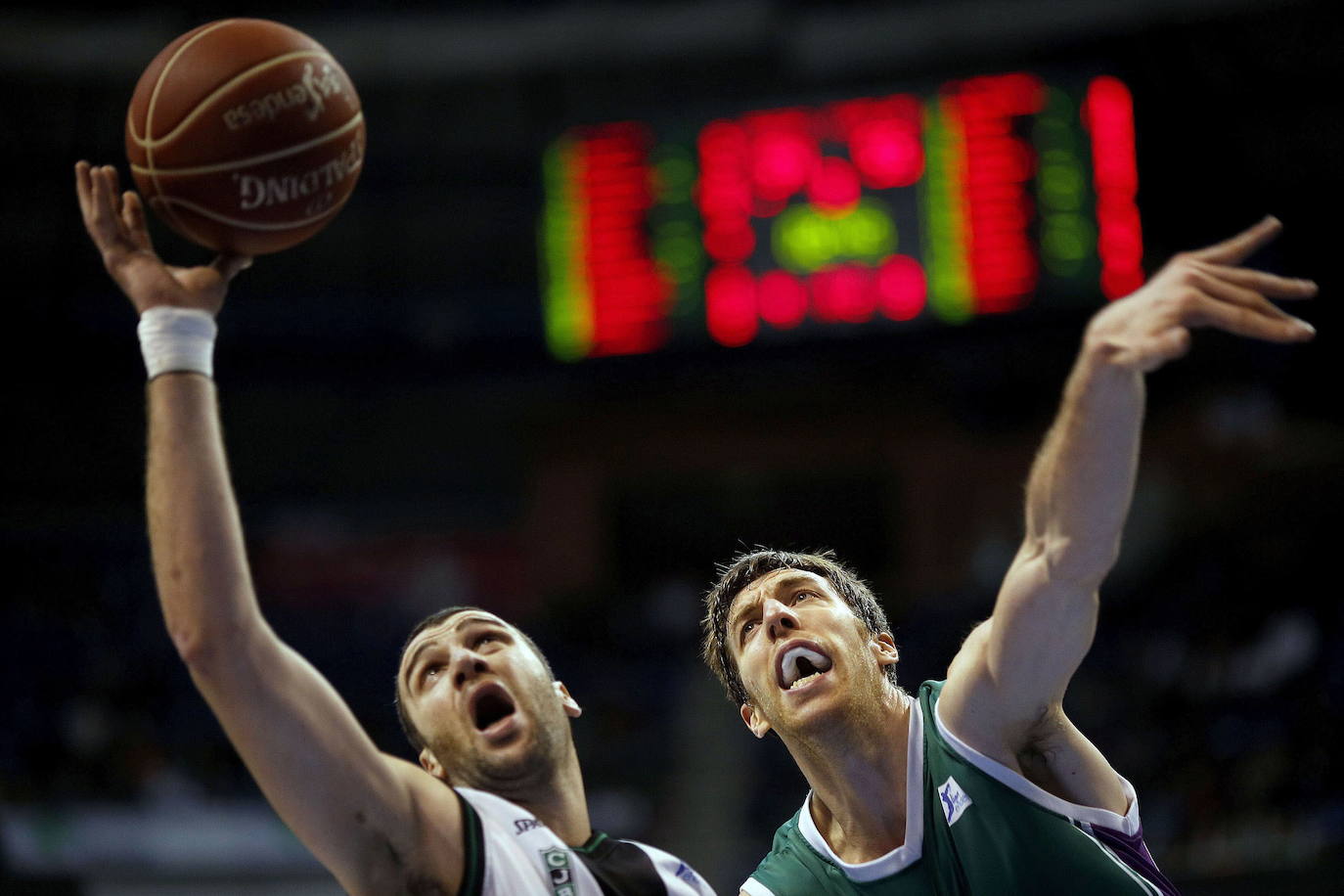 El canterano del Unicaja ha militado también en el Bilbao Basket, el Herbalife Gran Canaria, el Girona, el Barcelona, el Iberostar Tenerife y el Zaragoza.