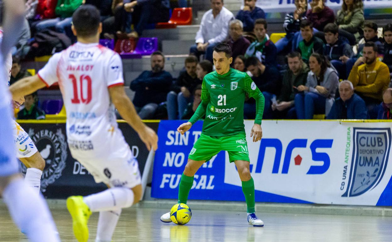 Óscar, en un partido de BeSoccer UMA Antequera de esta campaña.