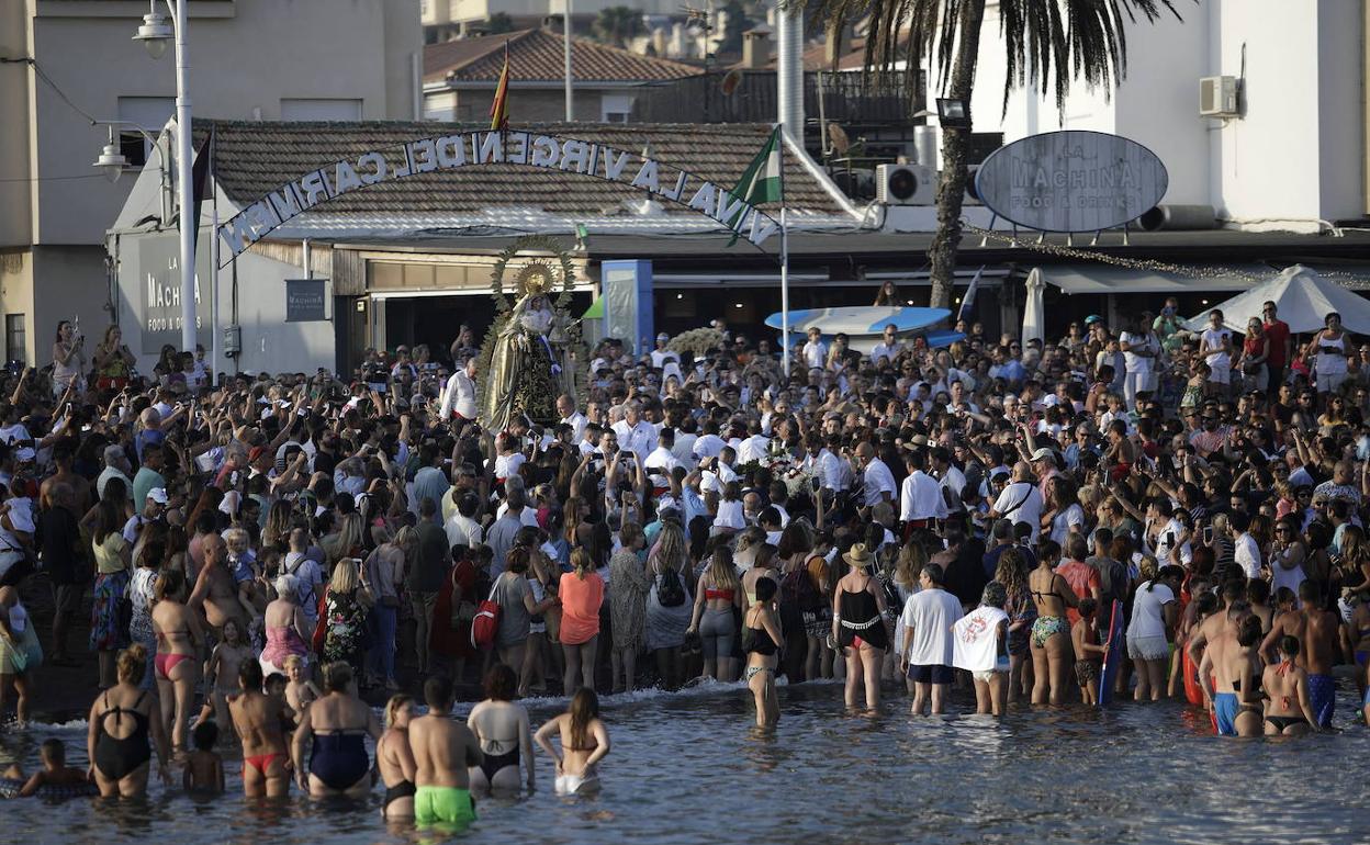 Embarque de la Virgen del Carmen de Pedregalejo. 