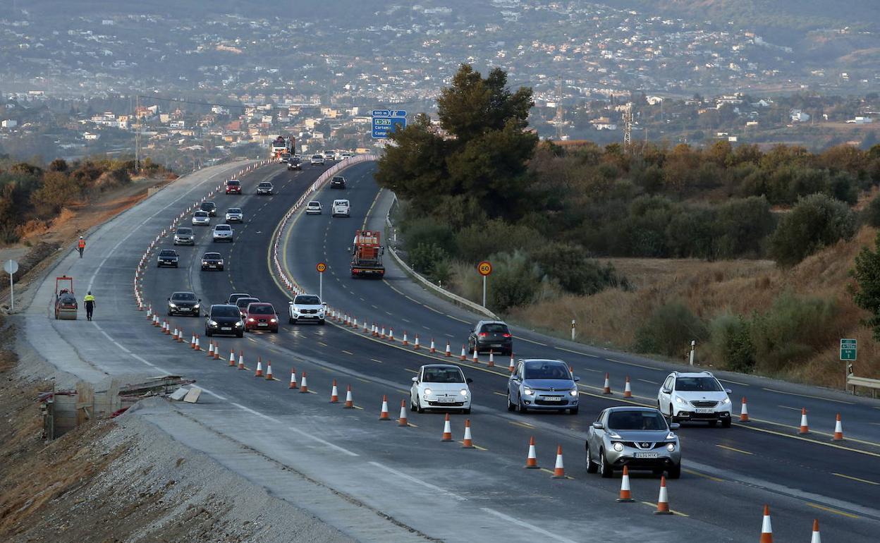 Vial de acceso al PTA desde la autovía del Guadalhorce. 