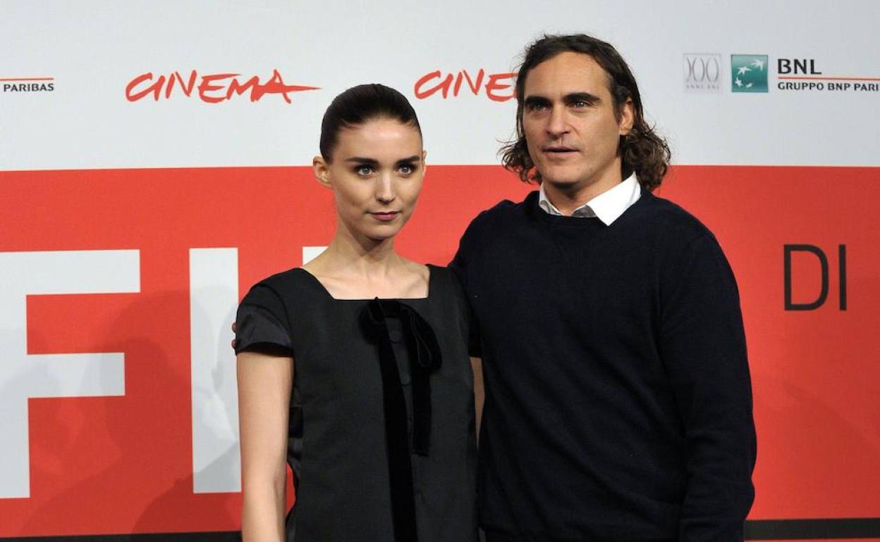 Rooney Mara y Joaquin Phoenix.