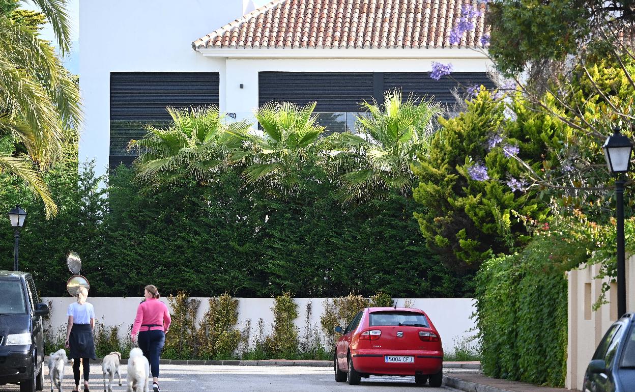 Vecinas extranjeras de una zona residencial de Marbella. 