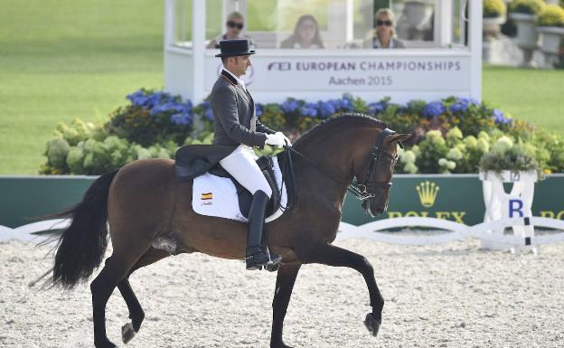 Martín Dockx, a lomos de 'Grandioso' -el caballo con el que fue a dos Juegos Olímpicos- en el Europeo de Aachen (Alemania) de 2015. 