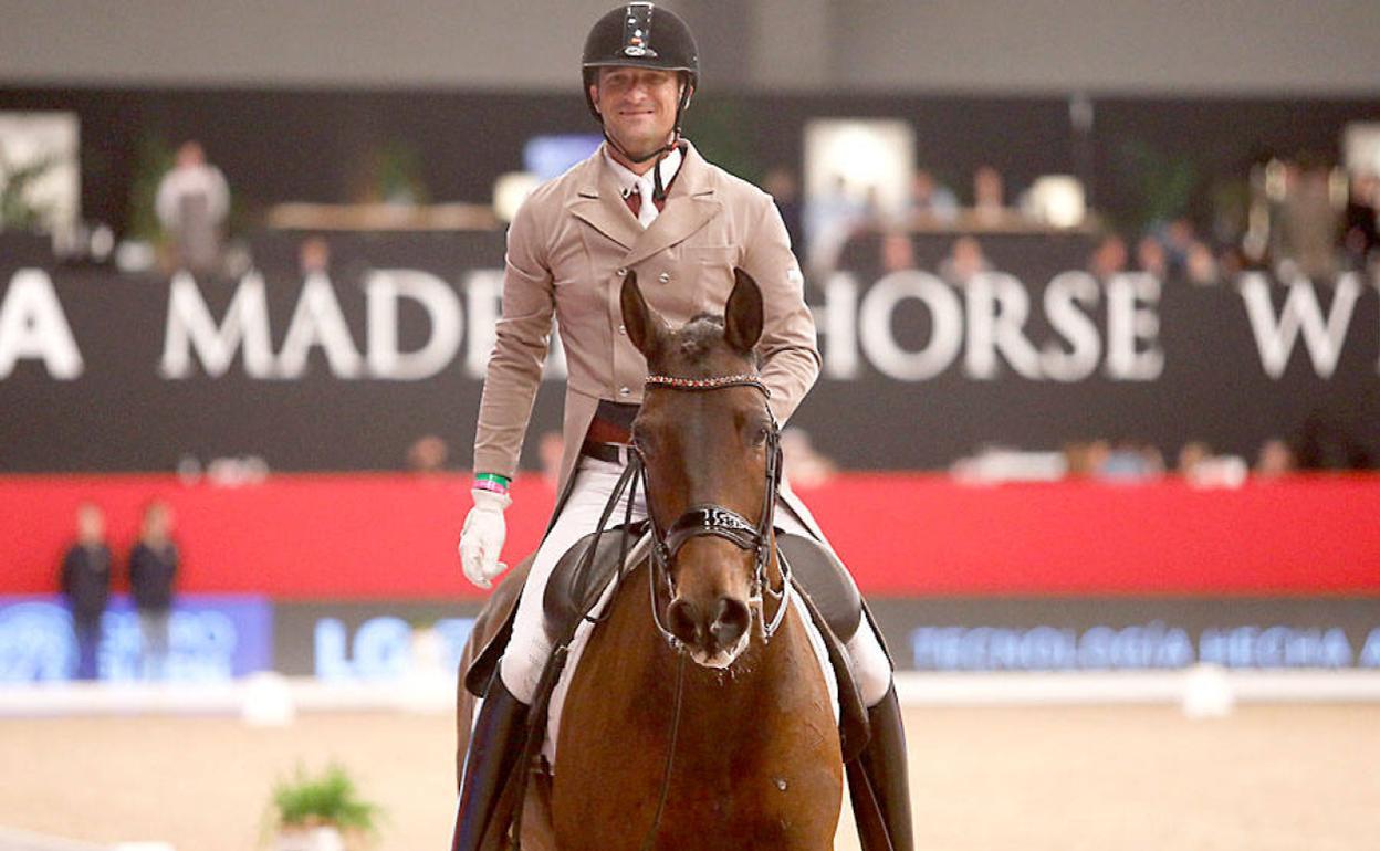 Martín Dockx, a lomos de 'Manchego Arb' en diciembre, en el marco del IFEMA Madrid Horse Week.