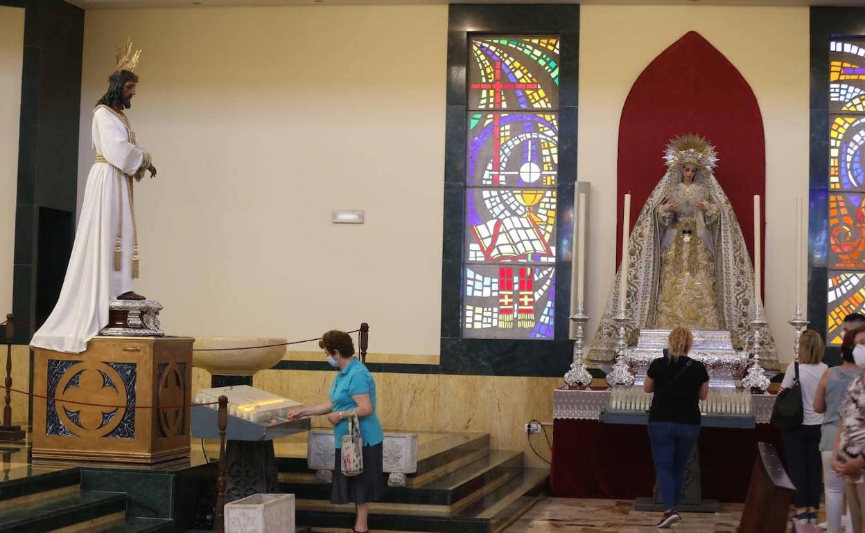 El Cautivo y la Virgen de la Trinidad, en la iglesia de la Amargura. 