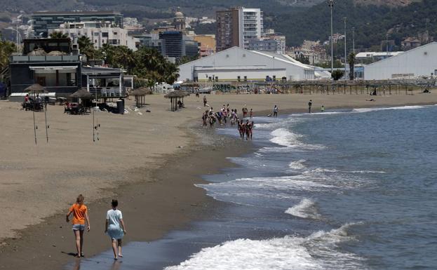 Cómo optar a uno de los 3.000 puestos de trabajo para el control de las playas andaluzas este verano