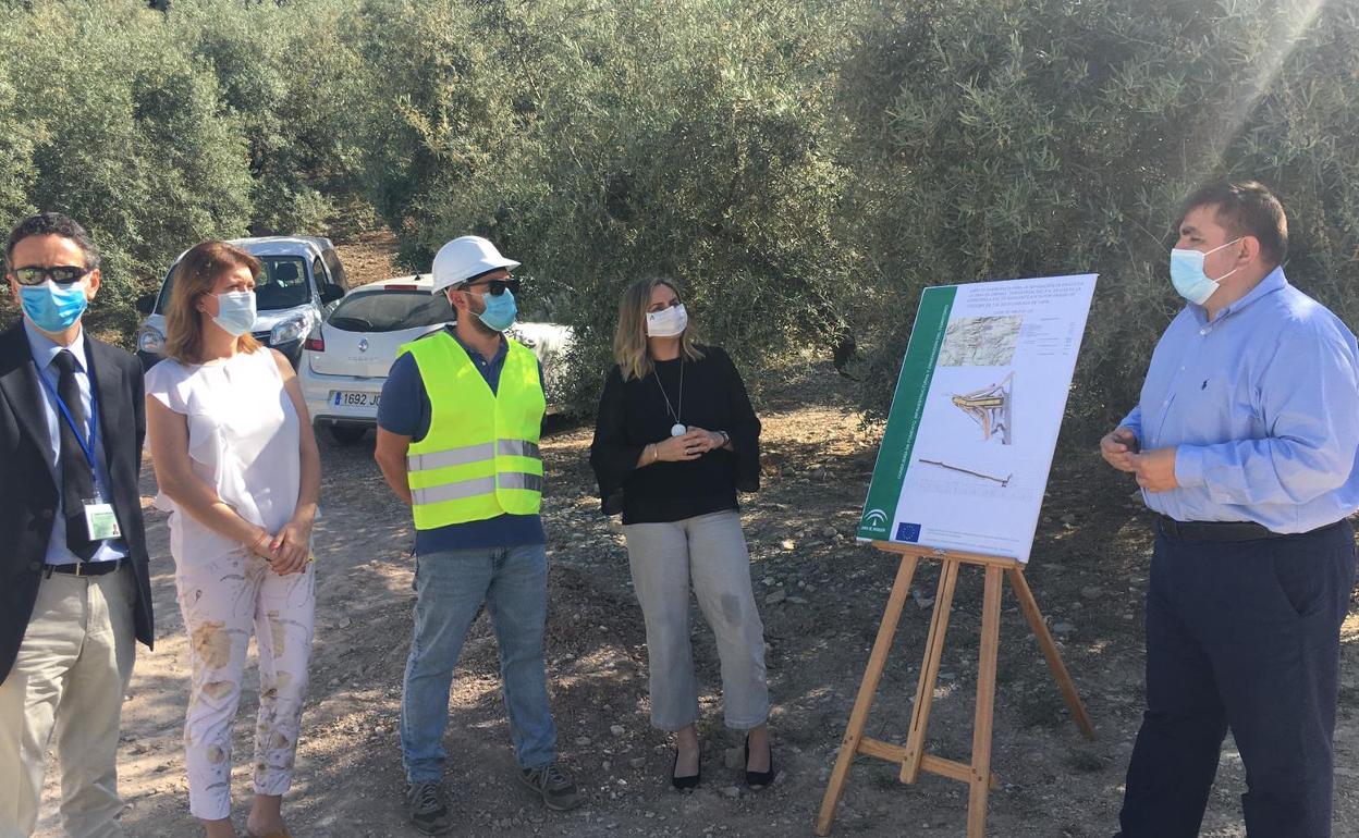 La consejera de Fomento, Infraestructuras y Ordenación del Territorio, Marifrán Carazo, visitó ayer las obras. 