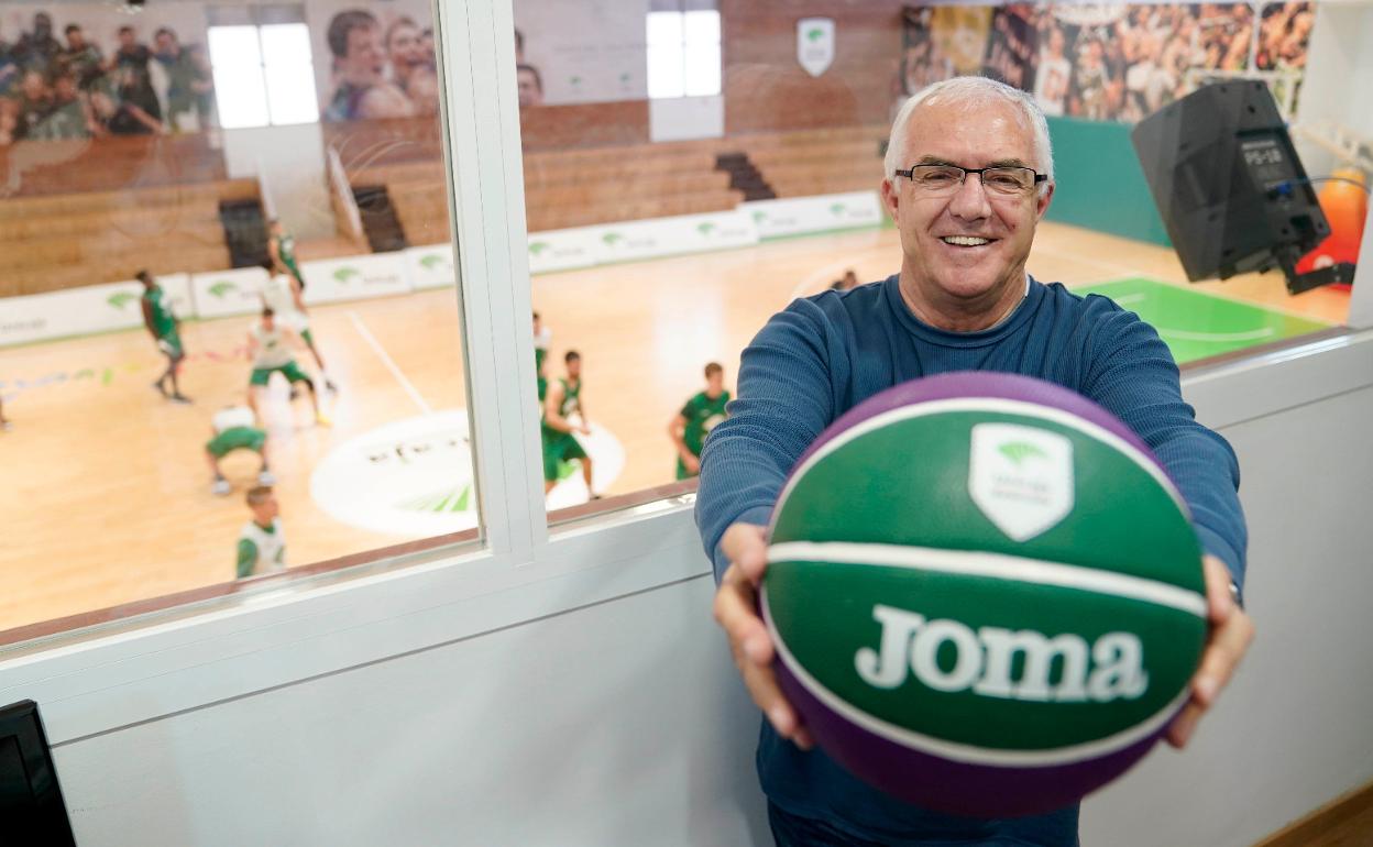 El director deportivo del Unicaja, Manolo Rubia, en una foto reciente en el pabellón de Los Guindos. 