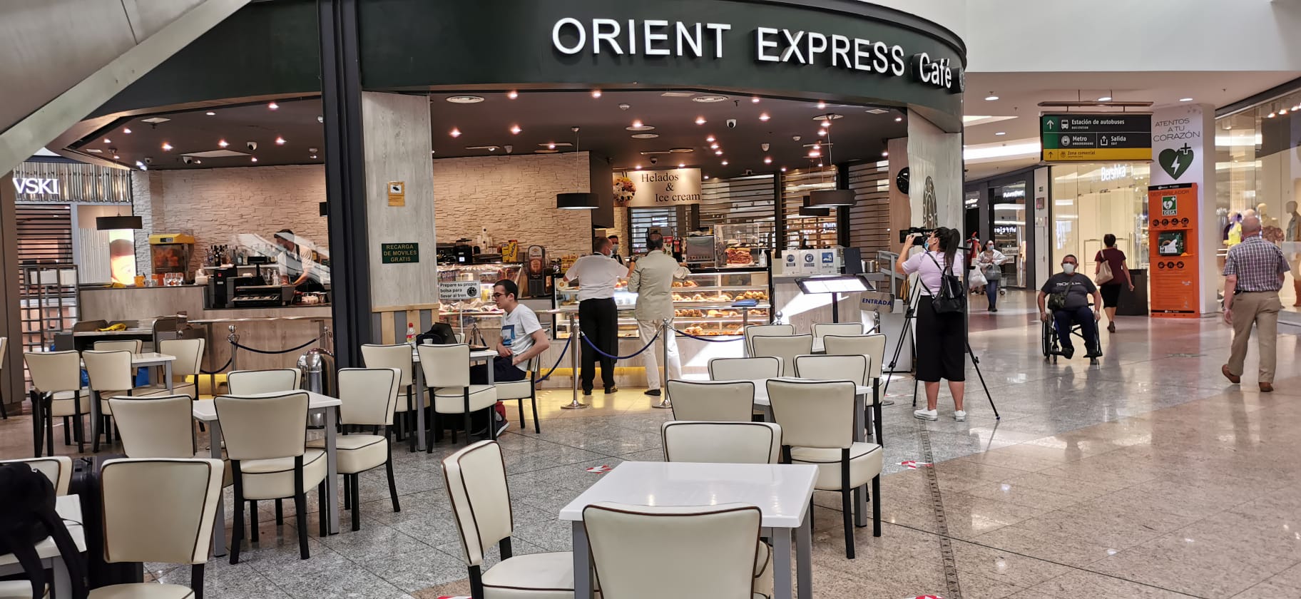 Reapertura de la zona comercial de la estación María Zambrano de Málaga.