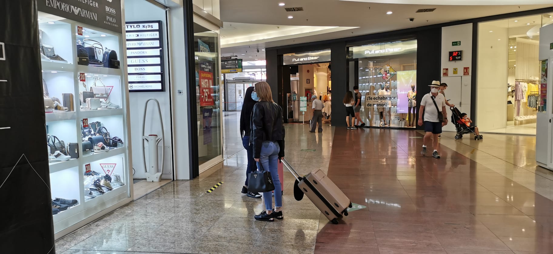 Reapertura de la zona comercial de la estación María Zambrano de Málaga.