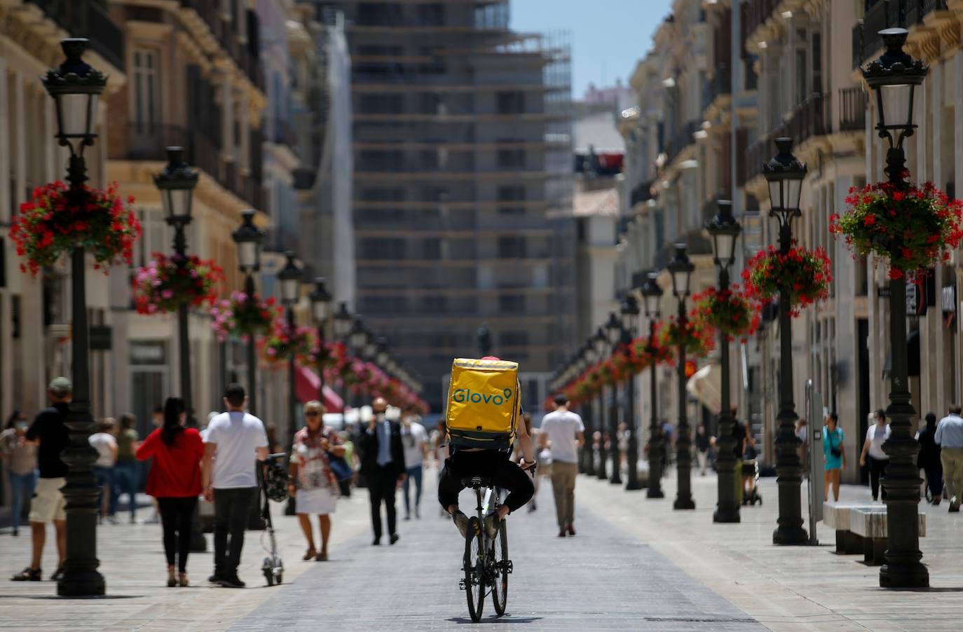 Más actividad en las tiendas y mayor presencia de gente en las calles de Málaga en la fase 2