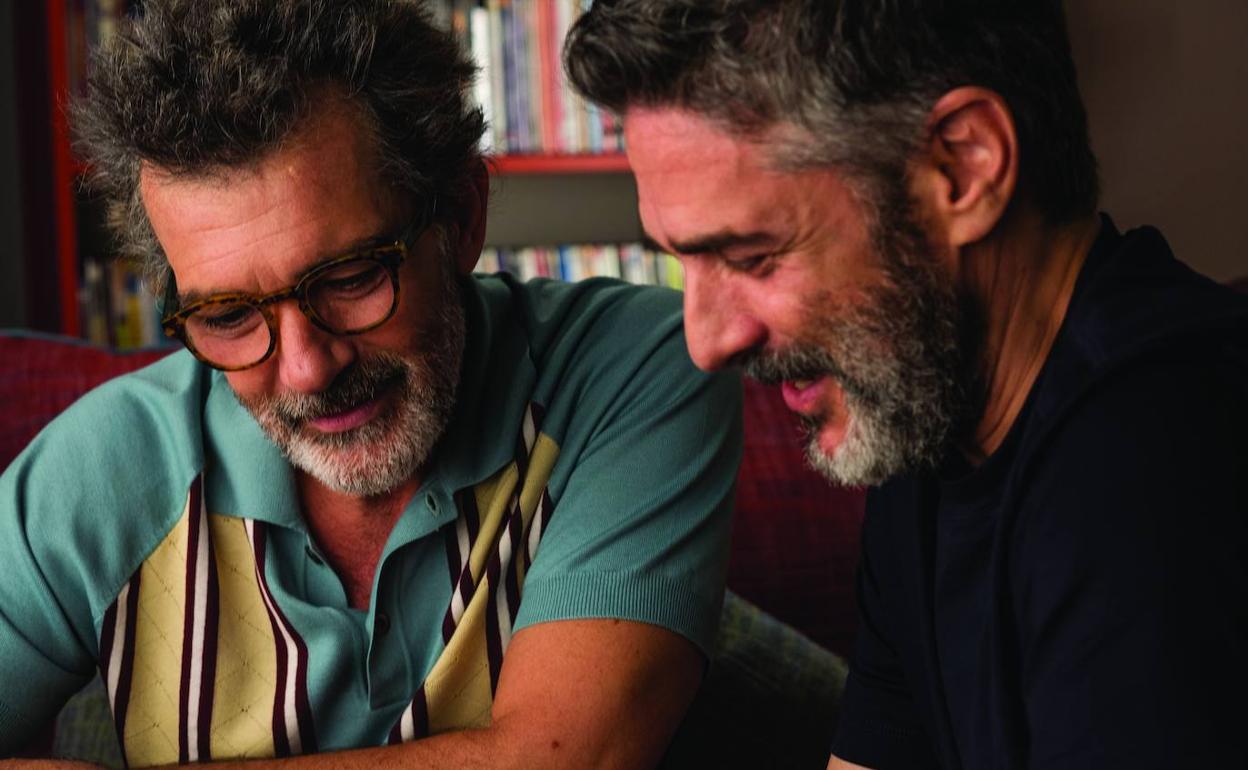 Antonio Banderas y Leonardo Sbaraglia, en un fotograma de 'Dolor y gloria'. 