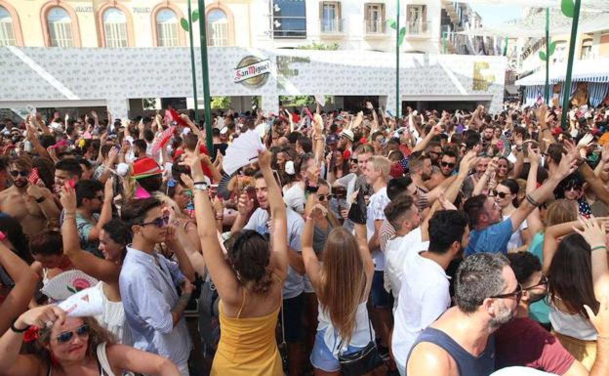 Dos escenarios: el auditorio, y se estudia un lugar en el Centro para las actividades en agosto en Málaga