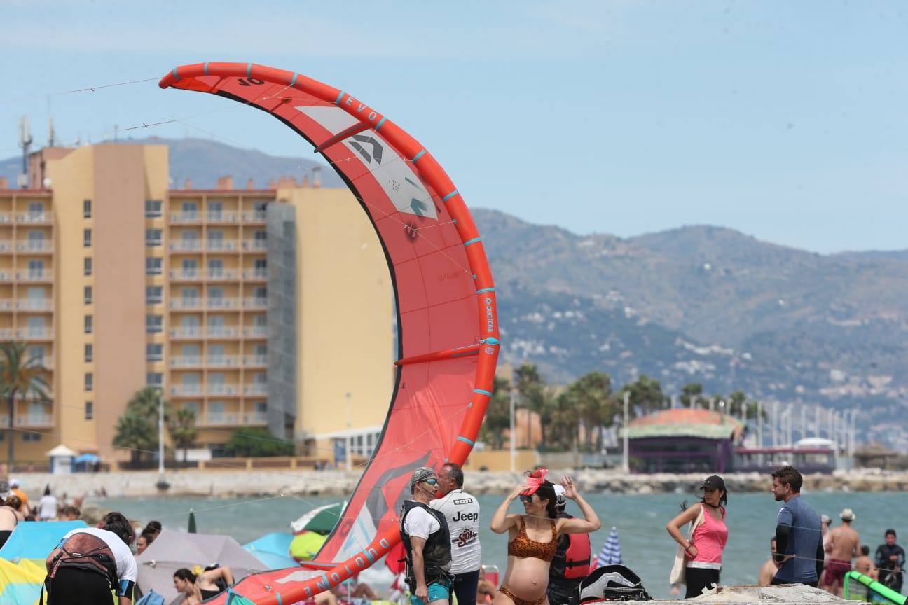 Los aficionados a los deportes de viento también han aprovechado este sábado. 