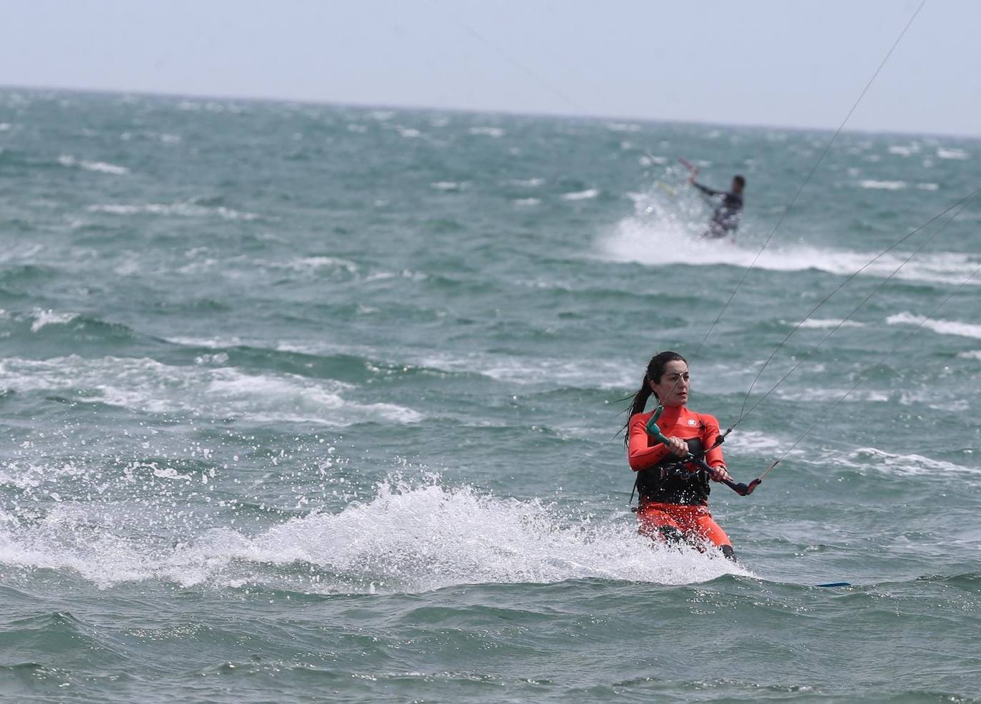 Los aficionados a los deportes de viento también han aprovechado este sábado. 