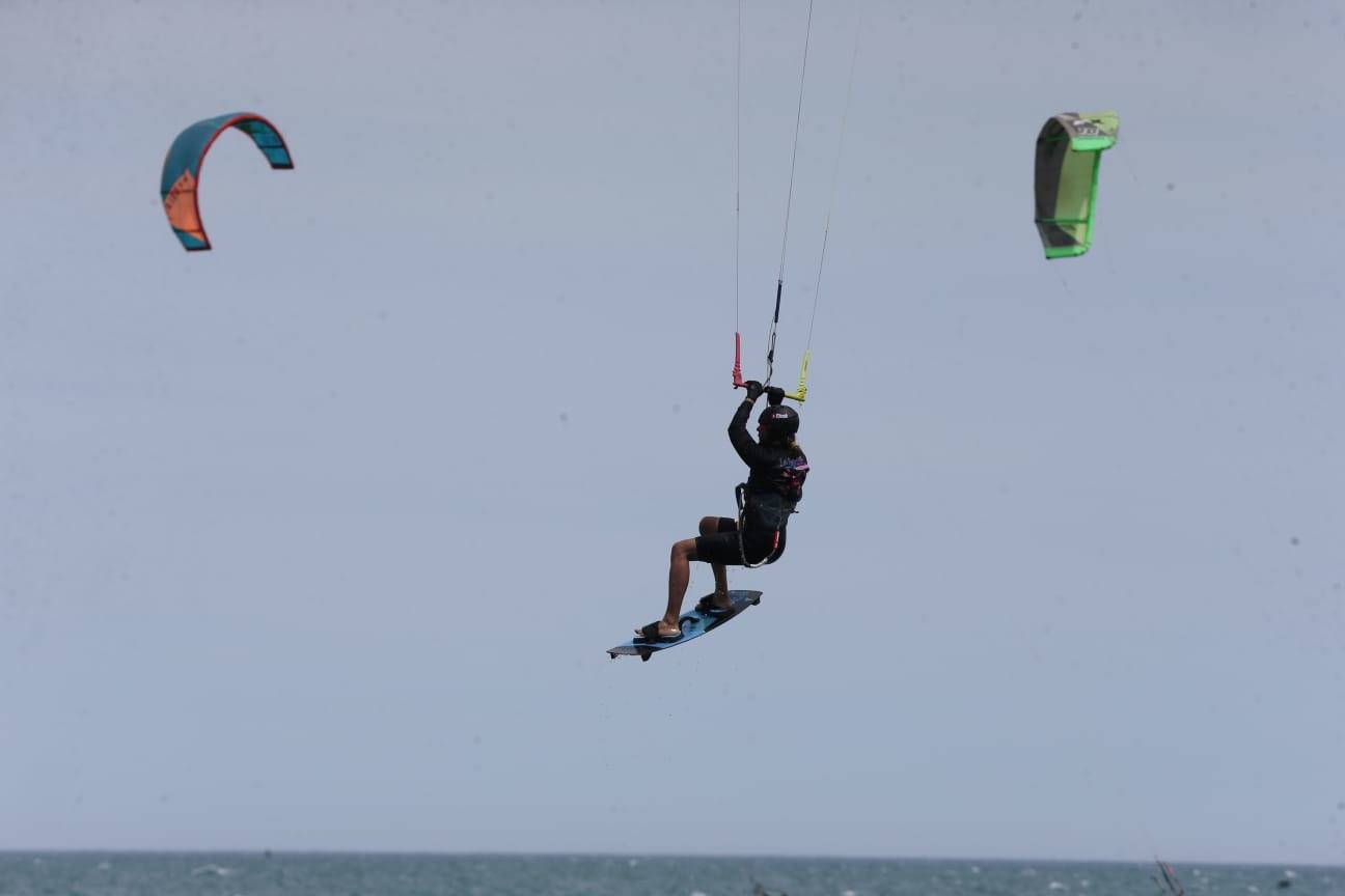 Los aficionados a los deportes de viento también han aprovechado este sábado. 