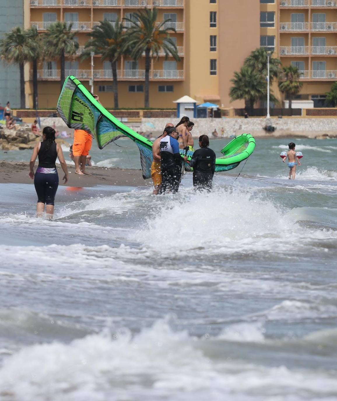 Los aficionados a los deportes de viento también han aprovechado este sábado. 