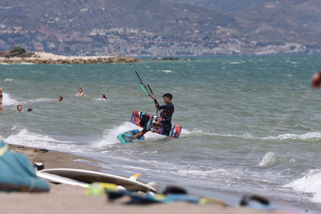 Los aficionados a los deportes de viento también han aprovechado este sábado. 