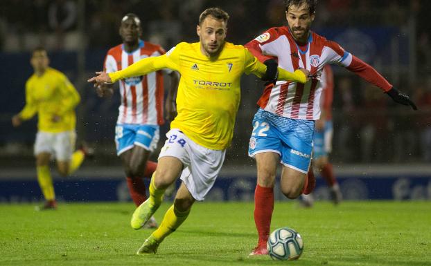 Malbasic, del Cádiz, primer clasificado, perseguido por Campabadal (Lugo). 