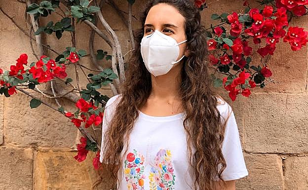 María López es la diseñadora de las camisetas solidarias.