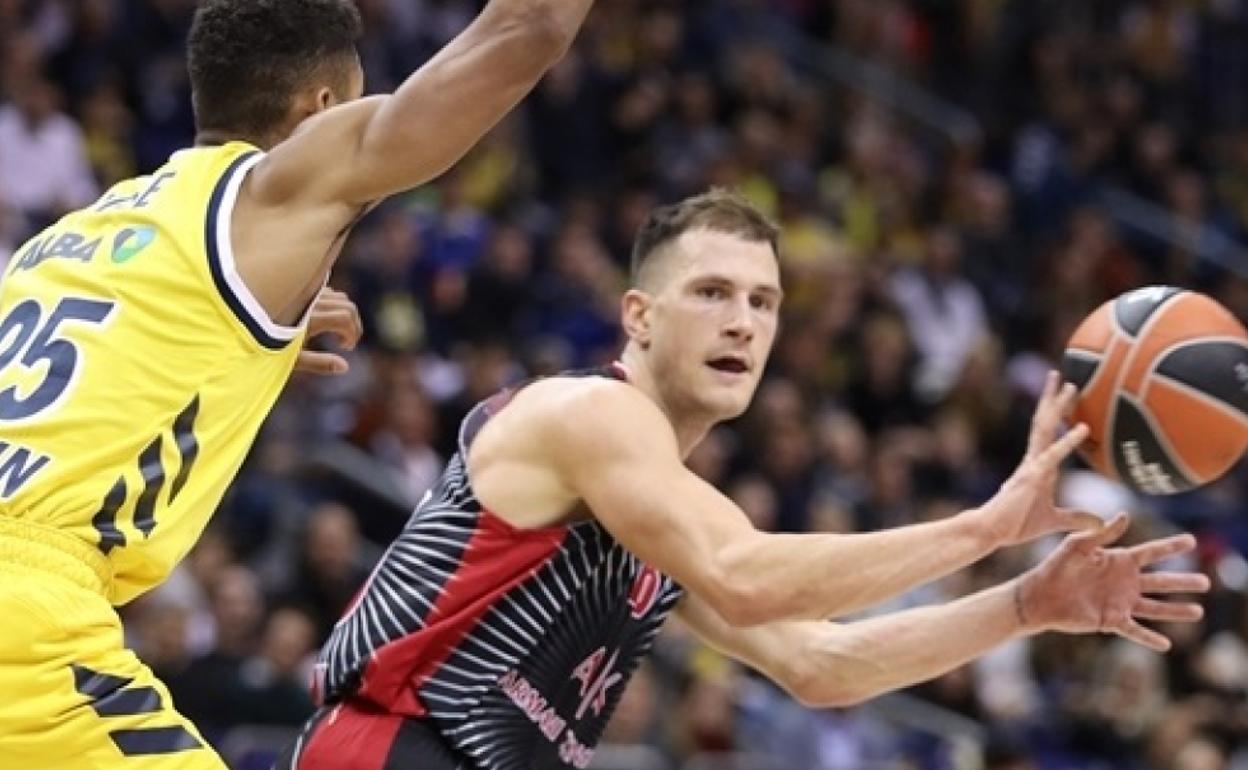 Nedovic, en un partido con el Milán esta temporada. 