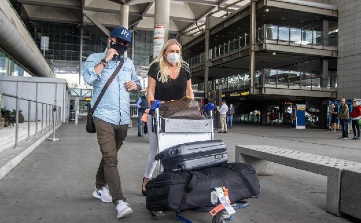 Pasajeros del aeropuerto de Málaga en una imagen de archivo