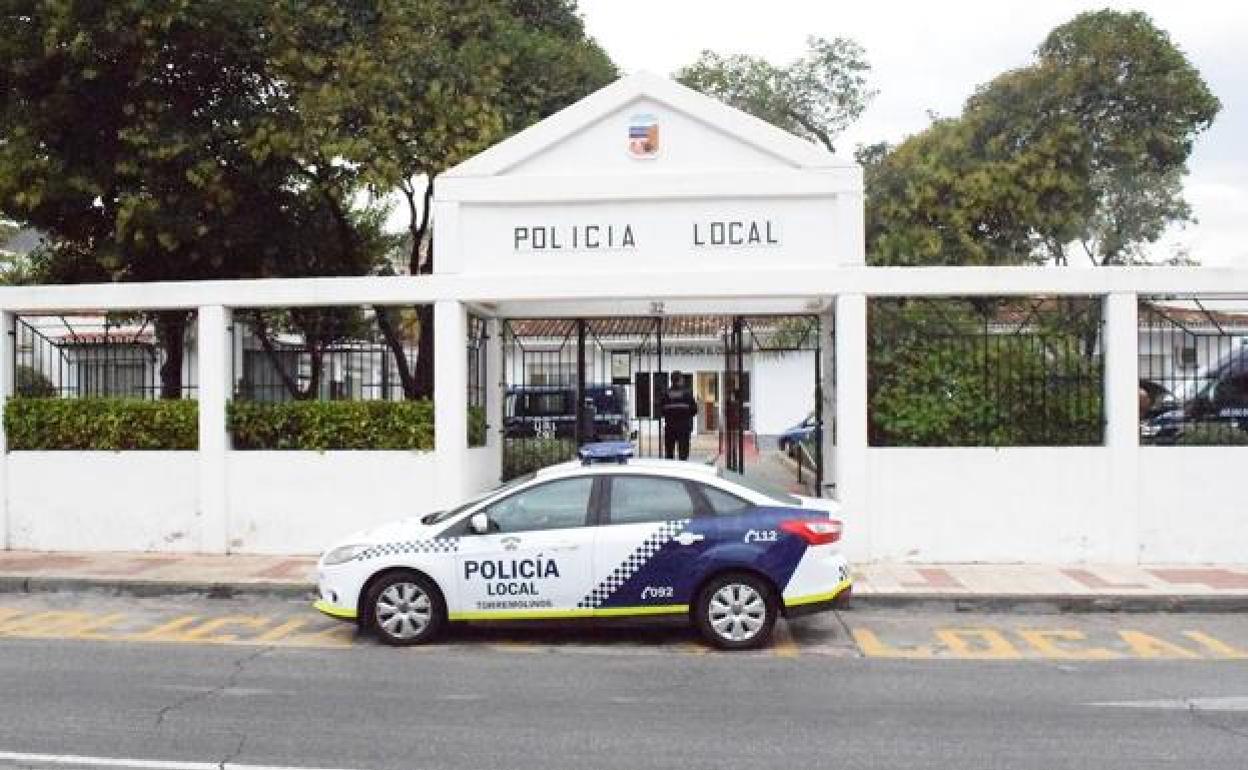 Una patrulla de la Policía Local de Torremolinos detuvo al presunto agresor este miércoles. 