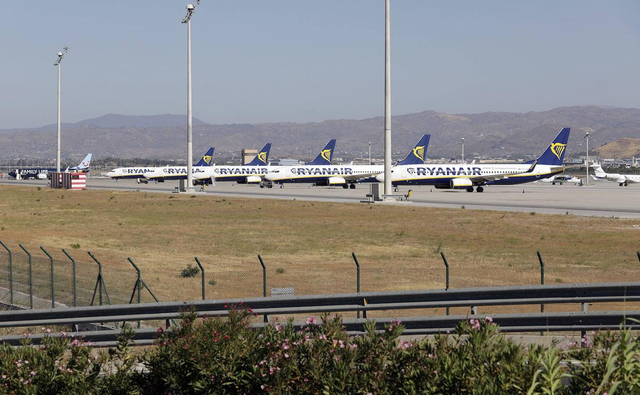 Aviones de Ryanair aparcados en el aeropuerto de Málaga. 