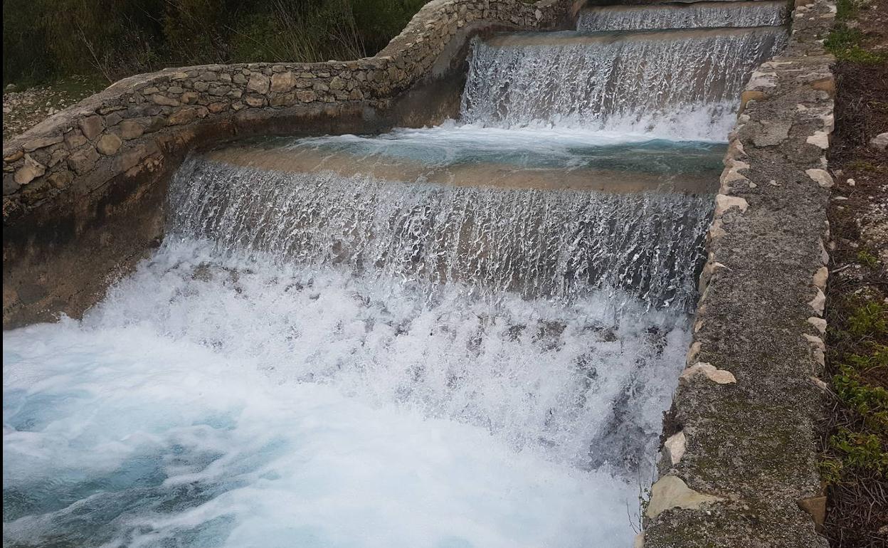 El río Guaro, que abastece a la presa de La Viñuela.