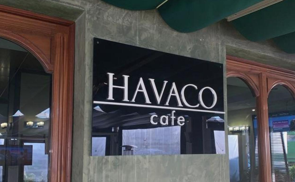 Vistas de las entrada de Havaco Café. 