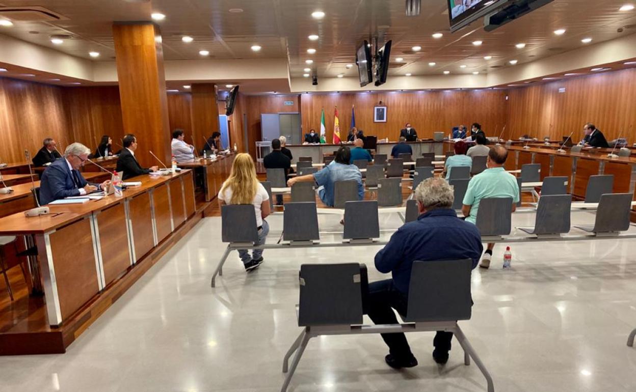 Un momento de la sesión de este lunes del caso 'Scándalo', con medidas de distanciamiento social entre las partes. 