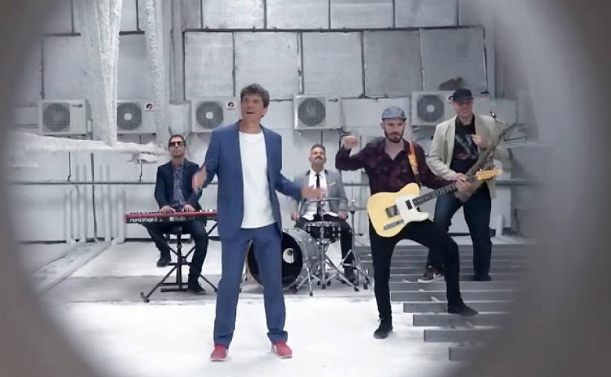 Javier Ojeda aprovecha la desescalada para grabar su nuevo videoclip