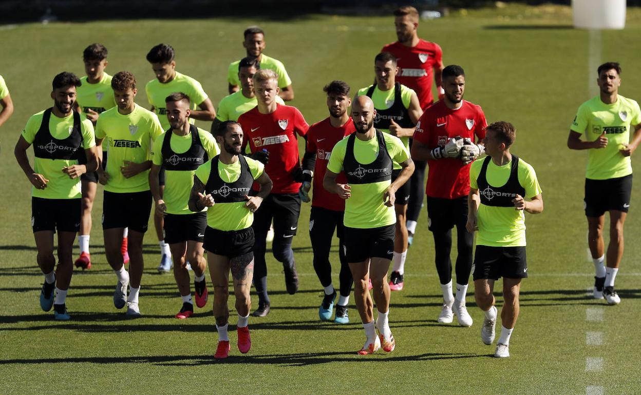 Jugadores del Málaga, durante un entrenamiento reciente. 