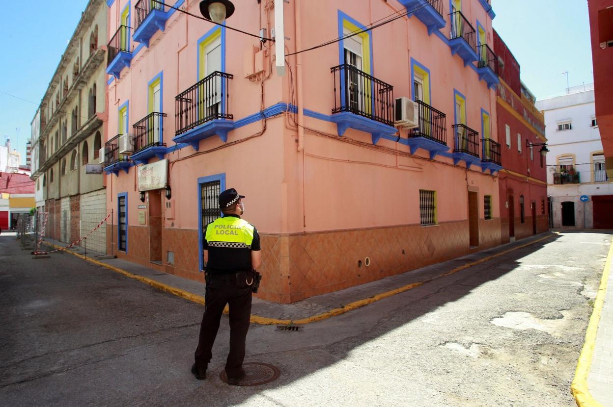 Se elevan a 17 los contagios en el foco de Covid-19 en Algeciras con 64 personas en aislamientoUna decena de contagios más en Granada