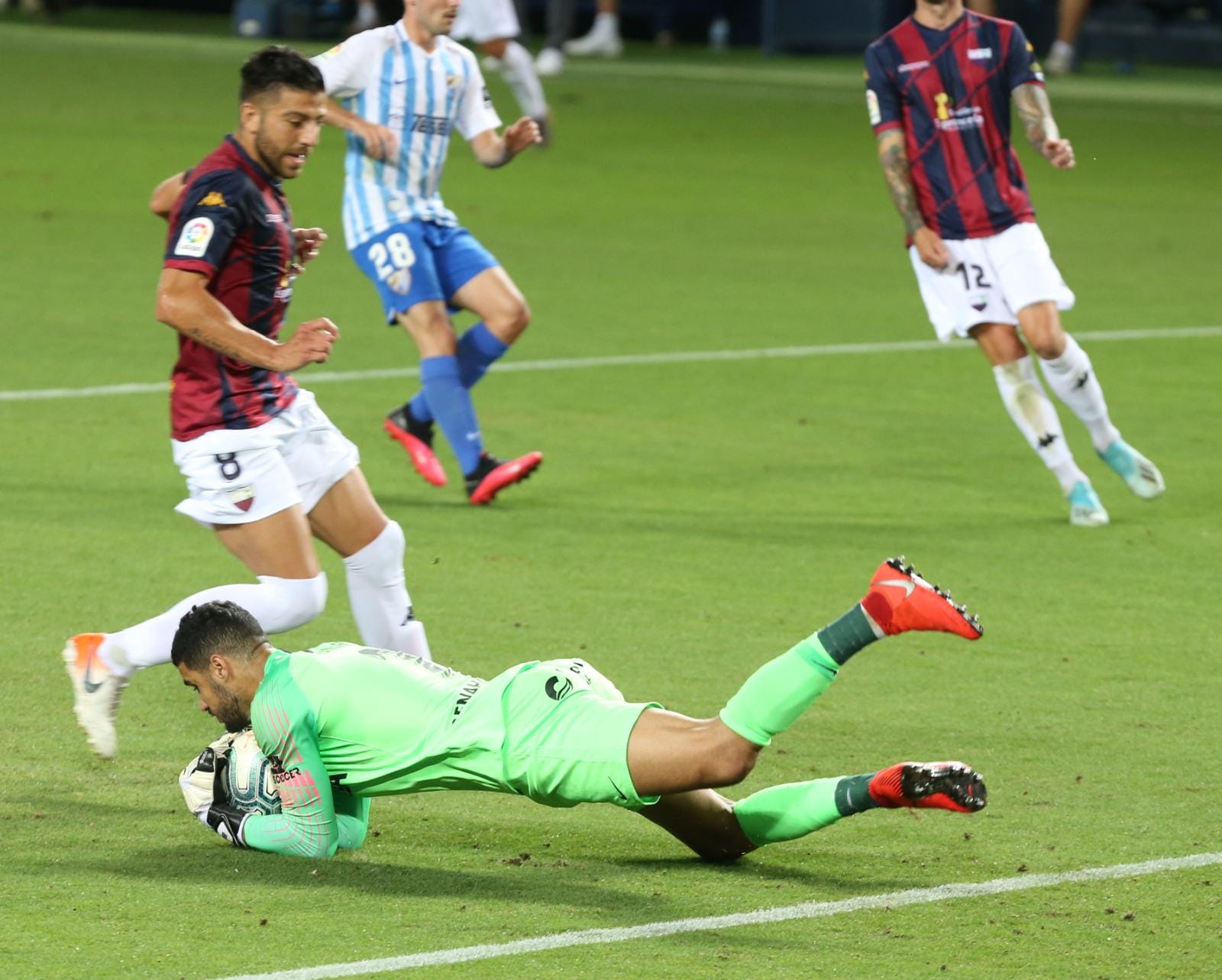 Todos los momentos del partido en imágenes desde La Rosaleda, que por segunda vez abre sus puertas para el fútbol pero sin aficionados en las gradas. 