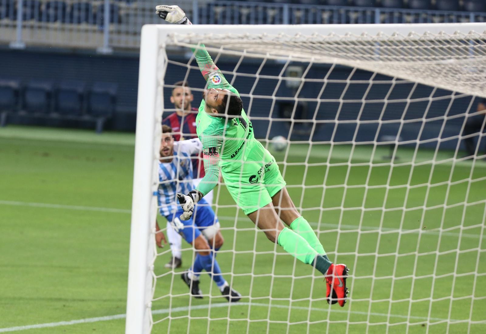 Todos los momentos del partido en imágenes desde La Rosaleda, que por segunda vez abre sus puertas para el fútbol pero sin aficionados en las gradas. 