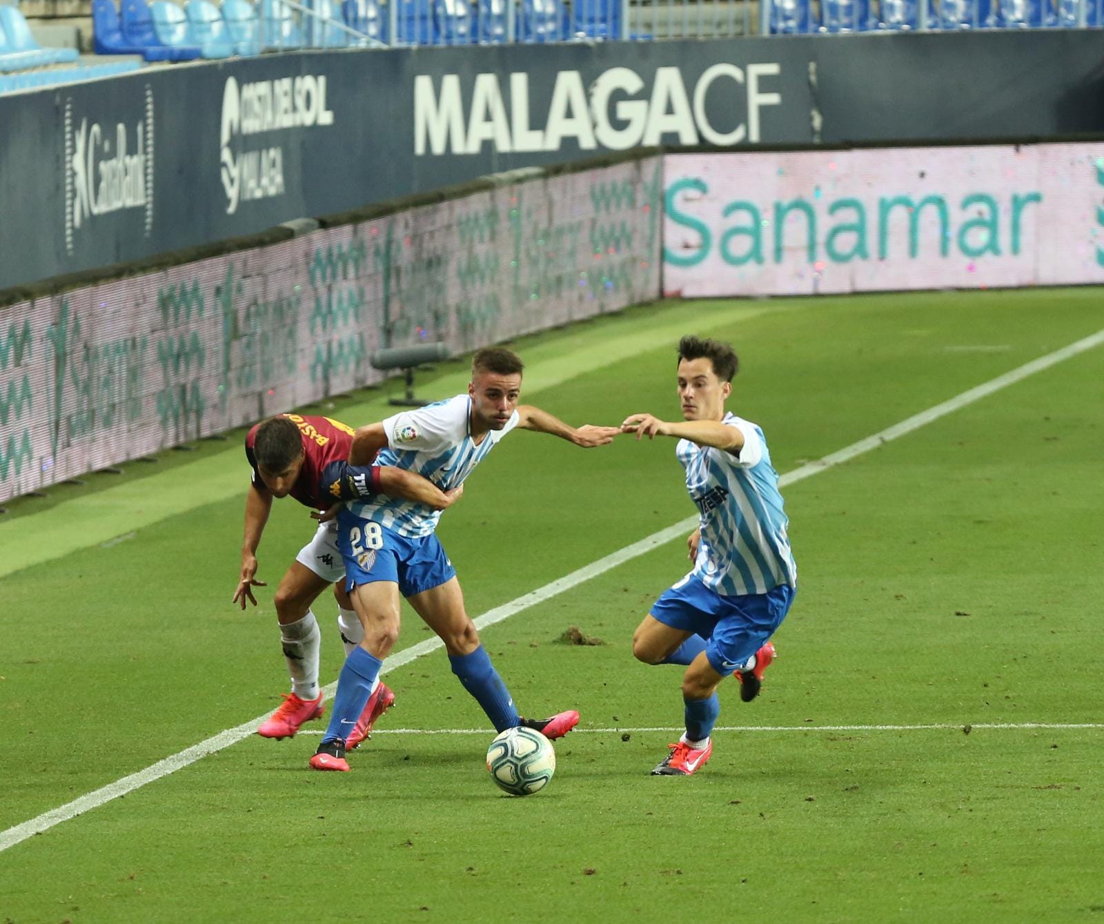 Todos los momentos del partido en imágenes desde La Rosaleda, que por segunda vez abre sus puertas para el fútbol pero sin aficionados en las gradas. 