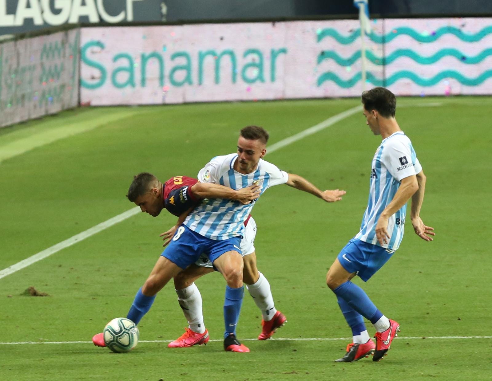 Todos los momentos del partido en imágenes desde La Rosaleda, que por segunda vez abre sus puertas para el fútbol pero sin aficionados en las gradas. 