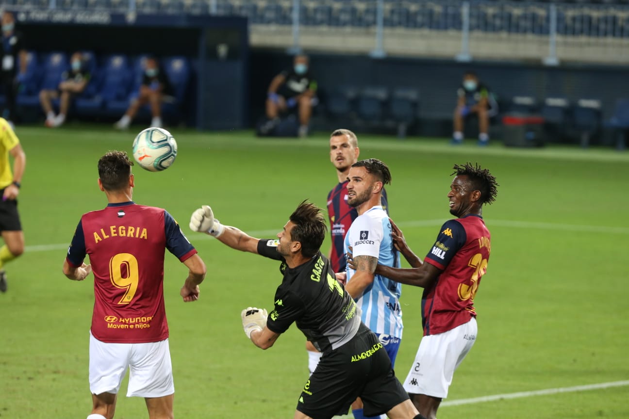 Todos los momentos del partido en imágenes desde La Rosaleda, que por segunda vez abre sus puertas para el fútbol pero sin aficionados en las gradas. 