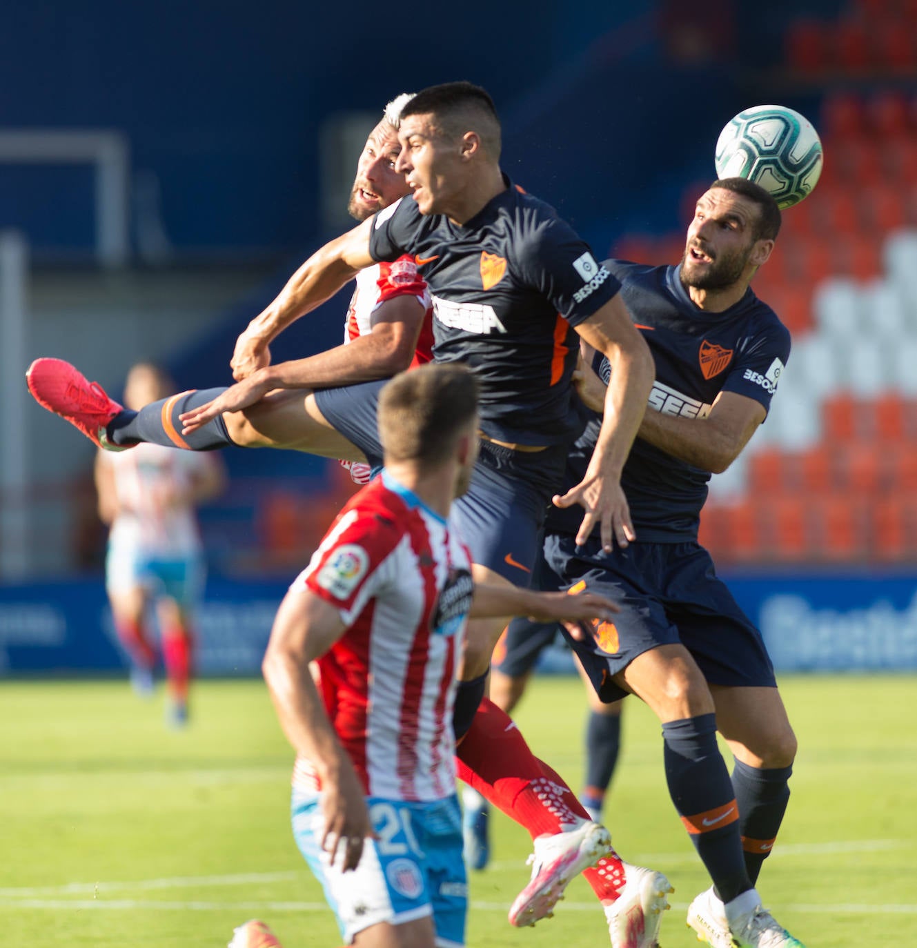 Partido entre rivales directos por la permanencia en el Anxo Carro de Lugo que corresponde a la jornada 35 de LaLiga Smartbank.