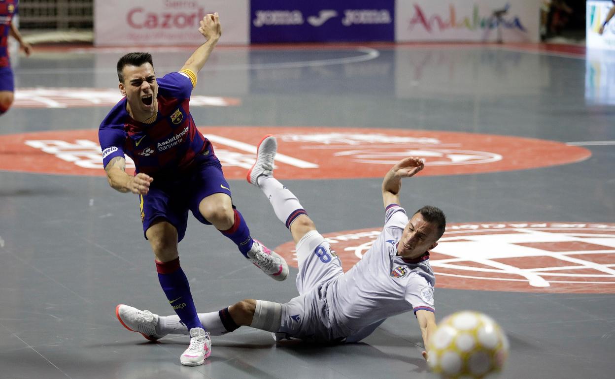 El momento del 1-0 de Sergio Lozano. 