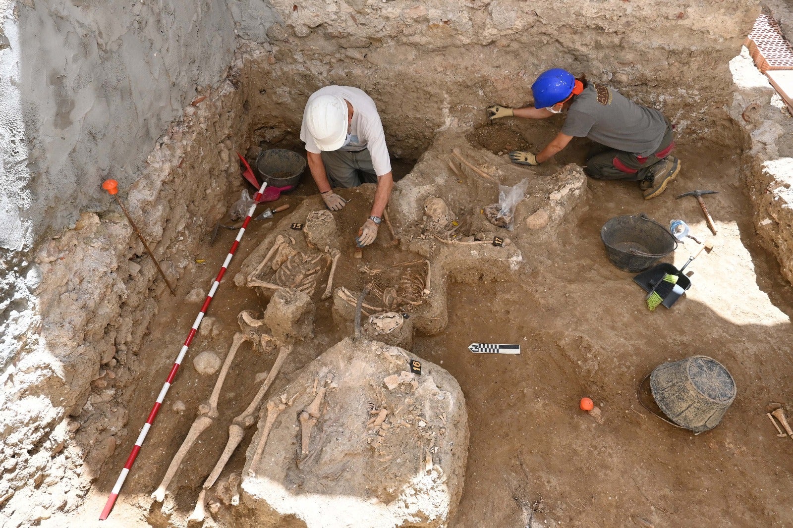 Los trabajos de cimentación en el antiguo hotel La Fonda dejan al descubierto datos desconocidos de la historia de la ciudad 